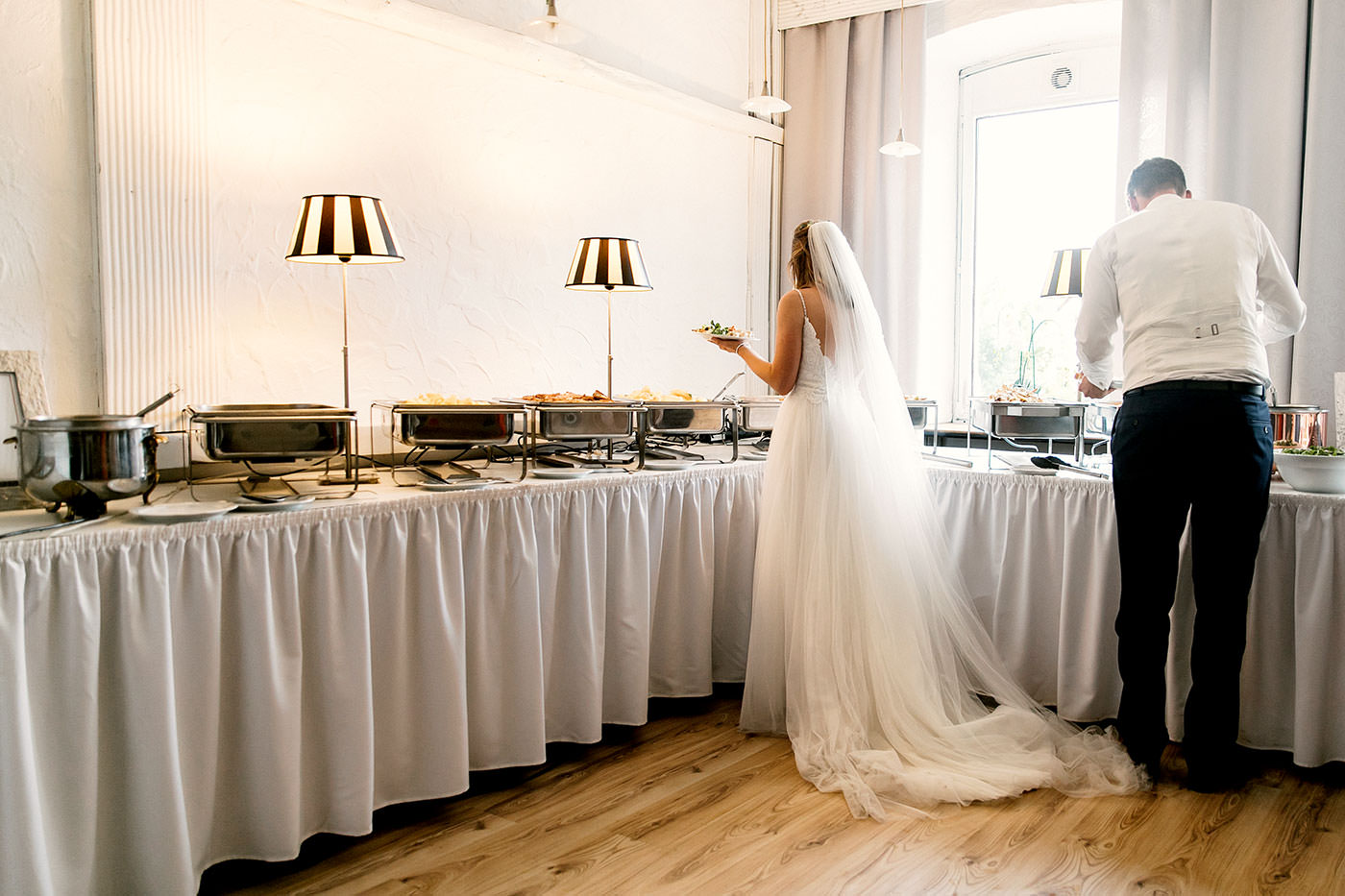 https://gastwerk-eventhaus.de/wp-content/uploads/2021/03/buffetraum-event-hochzeit-location.jpg